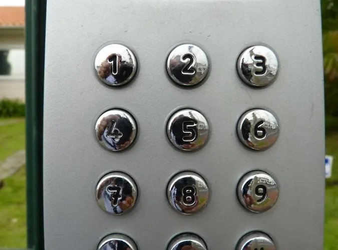 Azores Holidays House -b&b - - Self Check-in Keyboard Panzió 3*