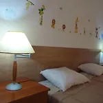 Azores Holidays House -b&b - - Self Check-in Keyboard فندق مبيت وإفطار Ponta Delgada