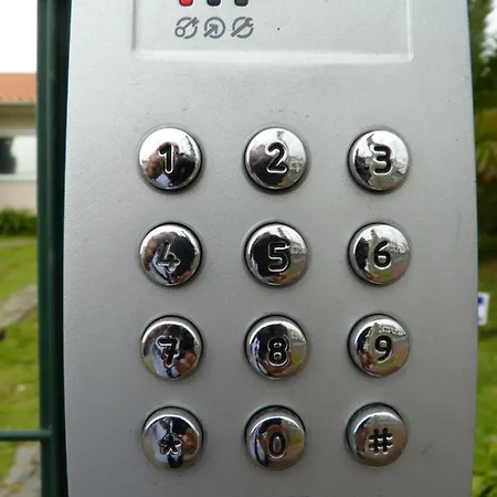 Azores Holidays House -b&b - - Self Check-in Keyboard فندق مبيت وإفطار 3*