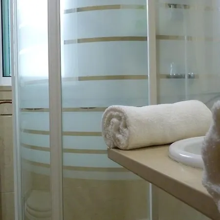 Azores Holidays House -b&b - - Self Check-in Keyboard فندق مبيت وإفطار Ponta Delgada