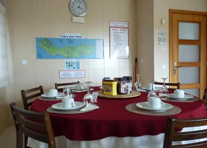 Azores Holidays House -b&b - - Self Check-in Keyboard לינה וארוחת בוקר